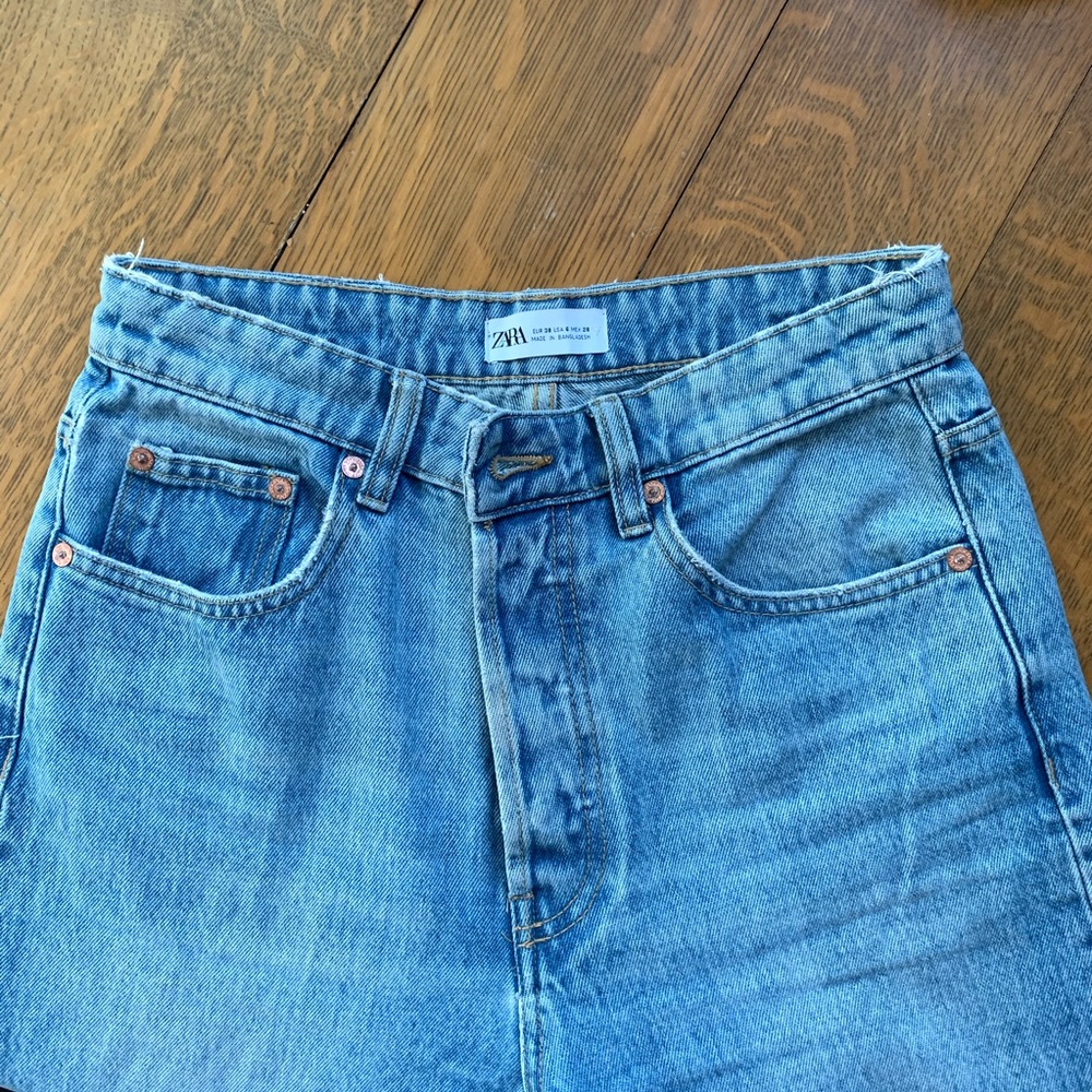 HIGH WAISTED ZARA STRAIGHT LEG JEANS